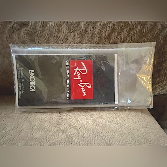 Glasses Cleaning Cloth — Ray-Ban, Grey - Picture 5 of 5